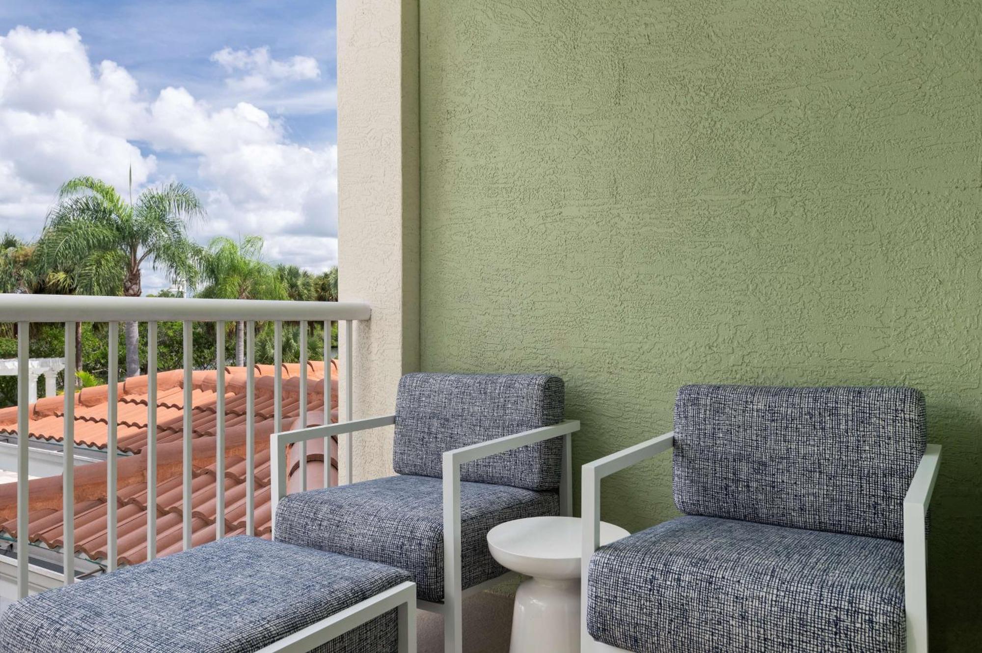 Doubletree Suites By Hilton Naples Naples Park Exterior foto